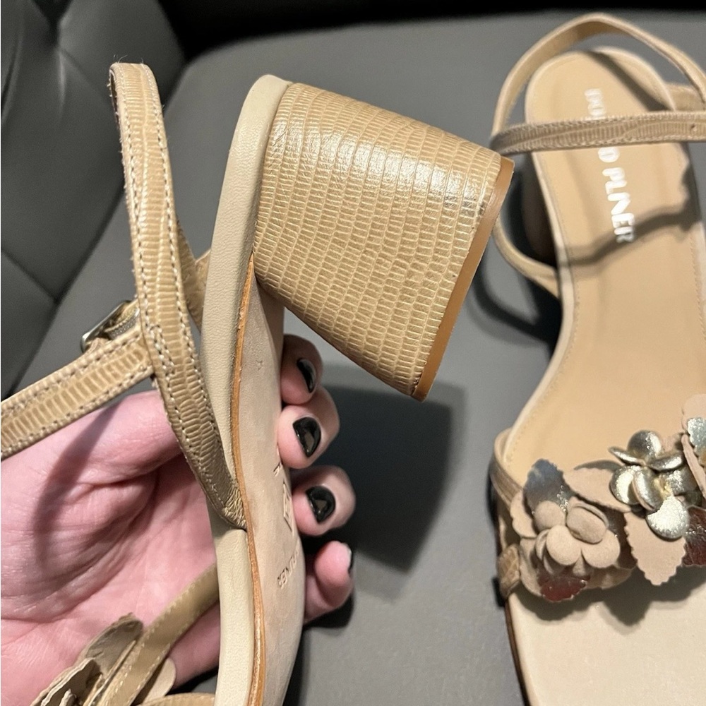 Donald J. Pliner Tan Floral Block Heel Sandals 8 M - Picture 6 of 9